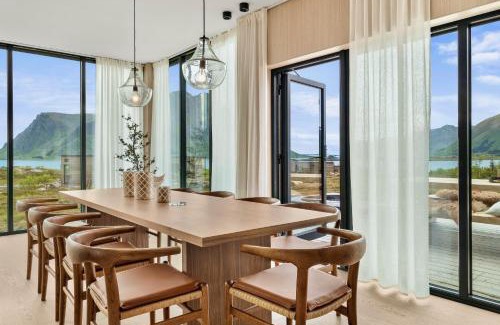 Vagan House | Lofoten luxury with seaview sauna and jacuzzi