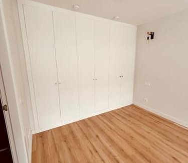 San Sebastian de los Reyes Apartment | Loft 007 con jardin, piscina, garaje y Netflix