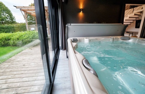 Arques Villa | Loft – 15 people – 7 bedrooms – 6 bathrooms – Jacuzzi, Pool Table, Swimming Pool