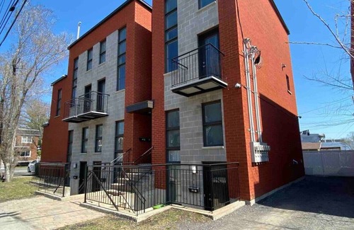 Bellerive Apartment | Loft 16 foot ceiling +mezzanine