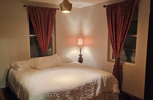Logan Apartment | Loft 3n 1-bedroom apartment in terrific Logan with Wi-Fi, AC