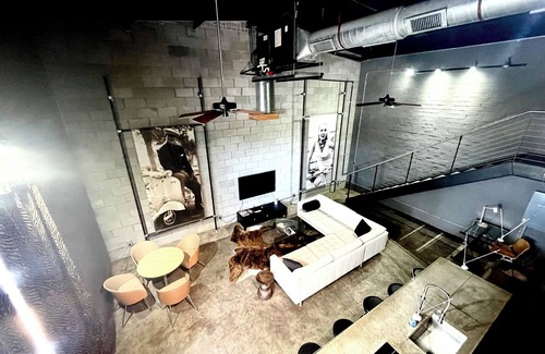 Rosewood House | LOFT 914 Walk to Williams Brice Football /1Mile to Downtn, USC & Ft.Jackson