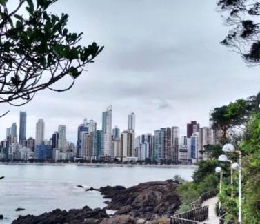 Nacoes Apartment | Loft a duas quadras do mar