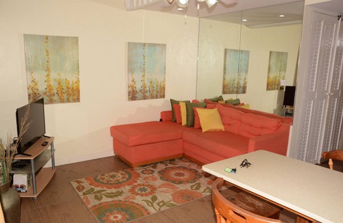 St.Bran's Burg Condo | Loft Apartment W/ Modern Amenities, Pool, Natural Beach Access, And Pool Bar
