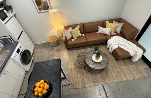 Devonport Apartment | Loft Apmnt with A/C in Central Devonport