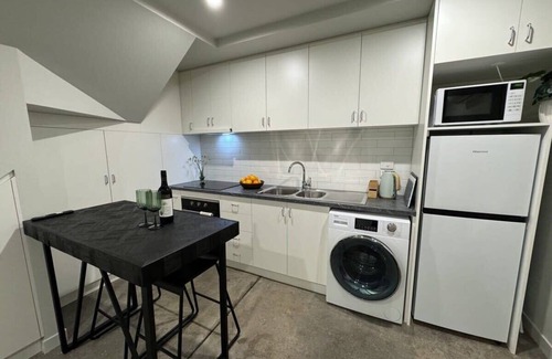 Devonport Apartment | Loft Apmnt with A/C in Central Devonport