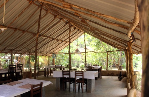 Habarana Cabin | Loft for 4 - Eagles Wing's Guest House