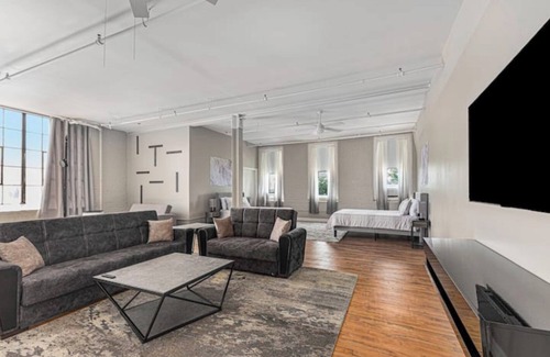 Detroit Apartment | Loft in cork-town