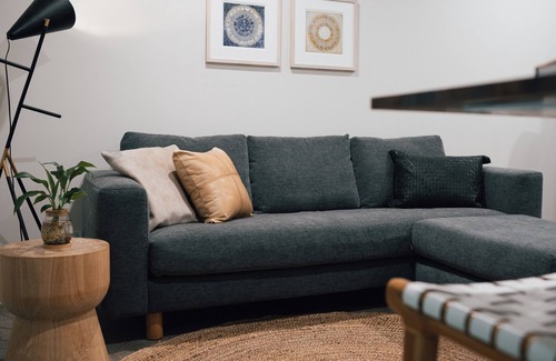 Devonport Apartment | Loft in the heart of Devonport, with bike storage
