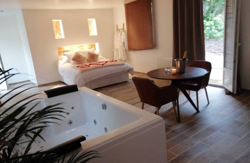 Saint-Leu-la-Foret House | Loft jacuzzi private garden Netflix Wifi 20 minutes from Paris Val d'Oise