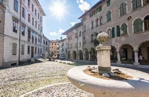 Feltre Apartment | Loft overlooking the old town .
