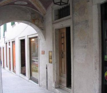 Feltre Apartment | Loft overlooking the old town .