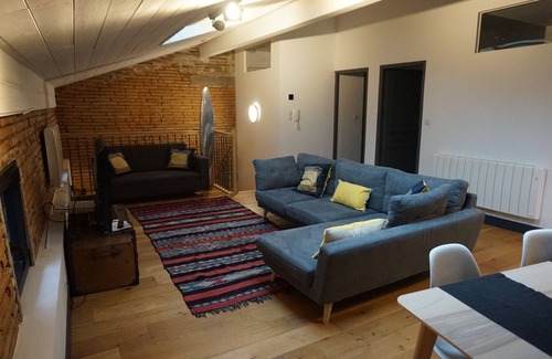 Beauzelle Apartment | Loft-style apartment - 80m2, quiet, close to Airbus and MEETT