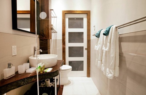 De Lorimier Apartment | LoftJC1 | 1BR Suite +Free Private Parking| Lafontaine park