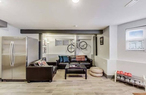 Tri-Taylor Apartment | Lofty 2Bd/Ba Med District