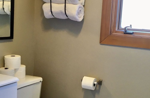 Central Oregon Cottage | Lofty Cottage, 15 min to airport & downtown