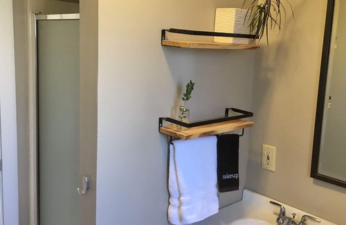Central Oregon Cottage | Lofty Cottage, 15 min to airport & downtown