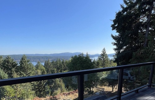 Salt Spring Island Apartment | Lofty View Retreat