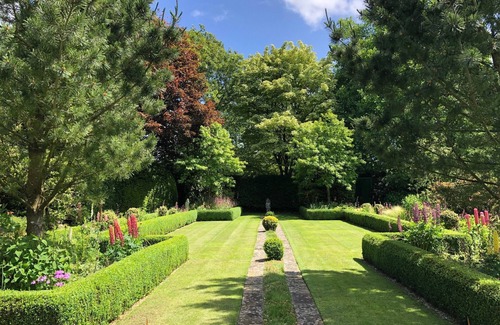 Buckland Newton Cottage | Log burner, heated pool, pub- what's not to like!