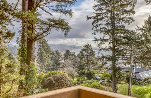 Neahkahnie Beach House | Log Cabin Above the Pacific is Perfect Romantic Retreat with Ocean Views!
