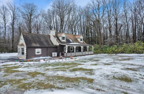 Long Pond House | Log Cabin and Guest House Sleeps 18 2 Game Rooms