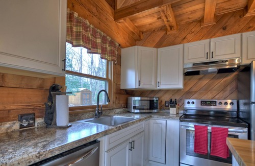 Hidden Lake House | Log Cabin! Great Views! Game Room! Paved Roads!