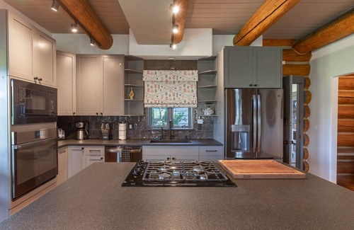 Victor House | Log Cabin Home in Victor! Magical Mountain Views.