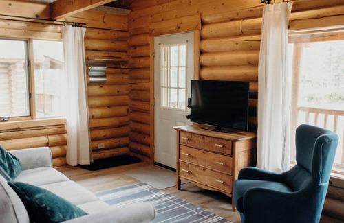 Wasilla Cabin | Log Cabin In Quiet Neighborhood!