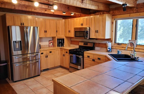 Woodland Park Cabin | Log cabin in the heart of Woodland Park with hot tub & private sauna