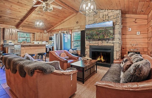 Friendship Cabin | Log Cabin in the Woods