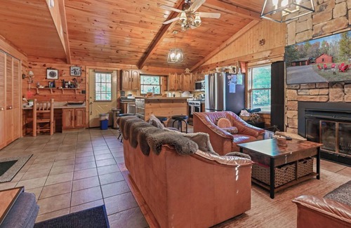 Friendship Cabin | Log Cabin in the Woods