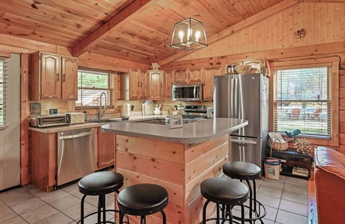 Friendship Cabin | Log Cabin in the Woods