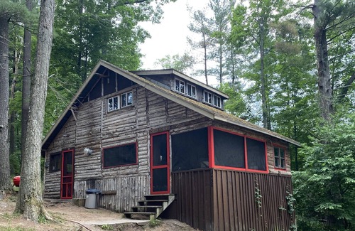 Mayfield Cabin | Log cabin on beautiful Lake Arbutus near Traverse City
