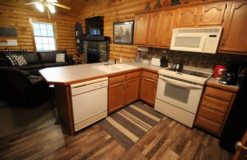 Notch Estates Cabin | Log Cabin Pool, Wooded, Secluded,Jacuzzi, WiFi, nature trails,1 mile from SDC