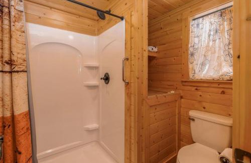 Pipe Creek House | Log Cabin Rentals near San Antonio, Texas, Perfect for Weekend Glamping near Austin