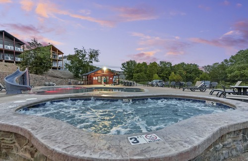 Indian Point Villa | Log Cabin Retreat near SDC, Resort Amenities - Indian Point (C24)