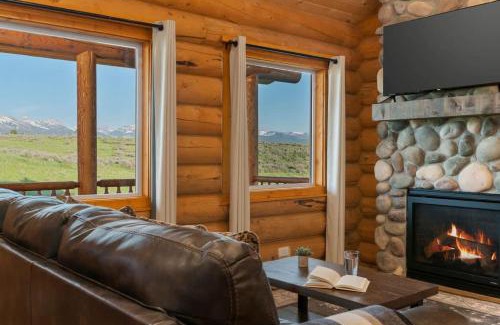 Tetonia House | Log Cabin Teton Views & Pets OK