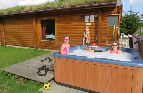 Spittal of Glenshee Cabin | Log Cabin with Hot Tub & Sauna for 4/5 | In the Cairngorm National Park | Great Views