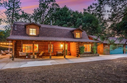 Coarsegold House | Log Cabin w/pool, spa, game room, sleeps 20!