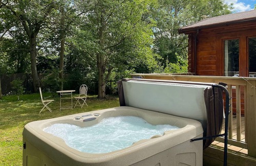 Maidstone Cabin | Log cabin with hot tub , dog friendly. ideal for walkers or a romantic break