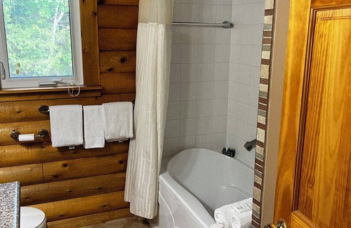Tobermory Cottage | Log Cottage- 43 Head St
