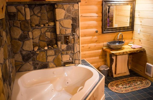 Spencer Bed & Breakfast | Log Country Inn Bed and Breakfast of Ithaca