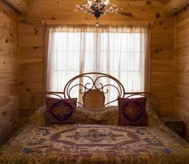 Spencer Bed & Breakfast | Log Country Inn Bed and Breakfast of Ithaca