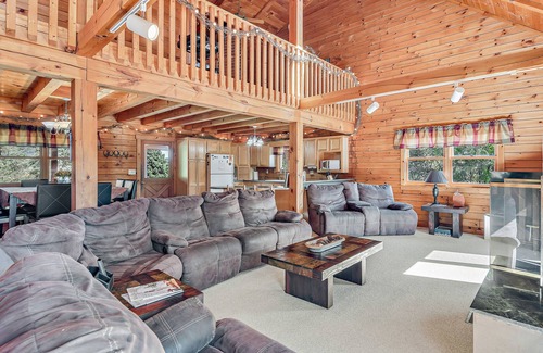 Harrisburg House | Log Home on 8 Acres close to Hershey attractions