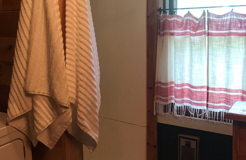 Nevis Cabin | Log Home on beautiful lake setting! Stunning sunsets and room to unpack & relax.