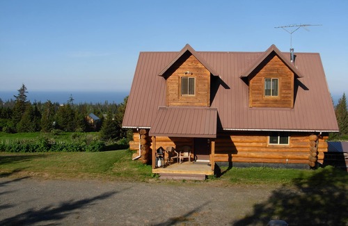 Diamond Ridge House | LOG HOME, panoramic ocean and mountain views, private & convenient