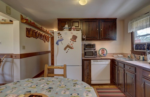 Jefferson House | Log Home with a View ~ Just 'Crosstown from Santa's