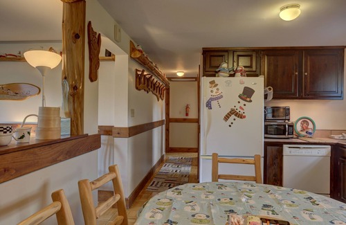 Jefferson House | Log Home with a View ~ Just 'Crosstown from Santa's