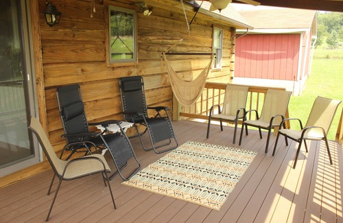 Broadway Ski Chalet | Log Inn to the Farm in the Heart of the Shenandoah Valley