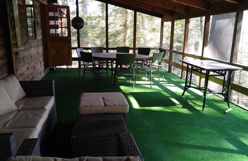 Egremont House | Log style home 4 miles to Catamount with fitness room